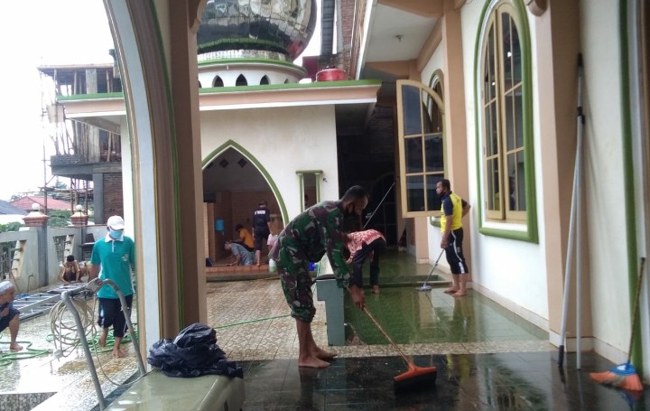 Koramil 11/Tahunan Karya Bakti Bersihkan Masjid Di Masa Pandemi Covid-19