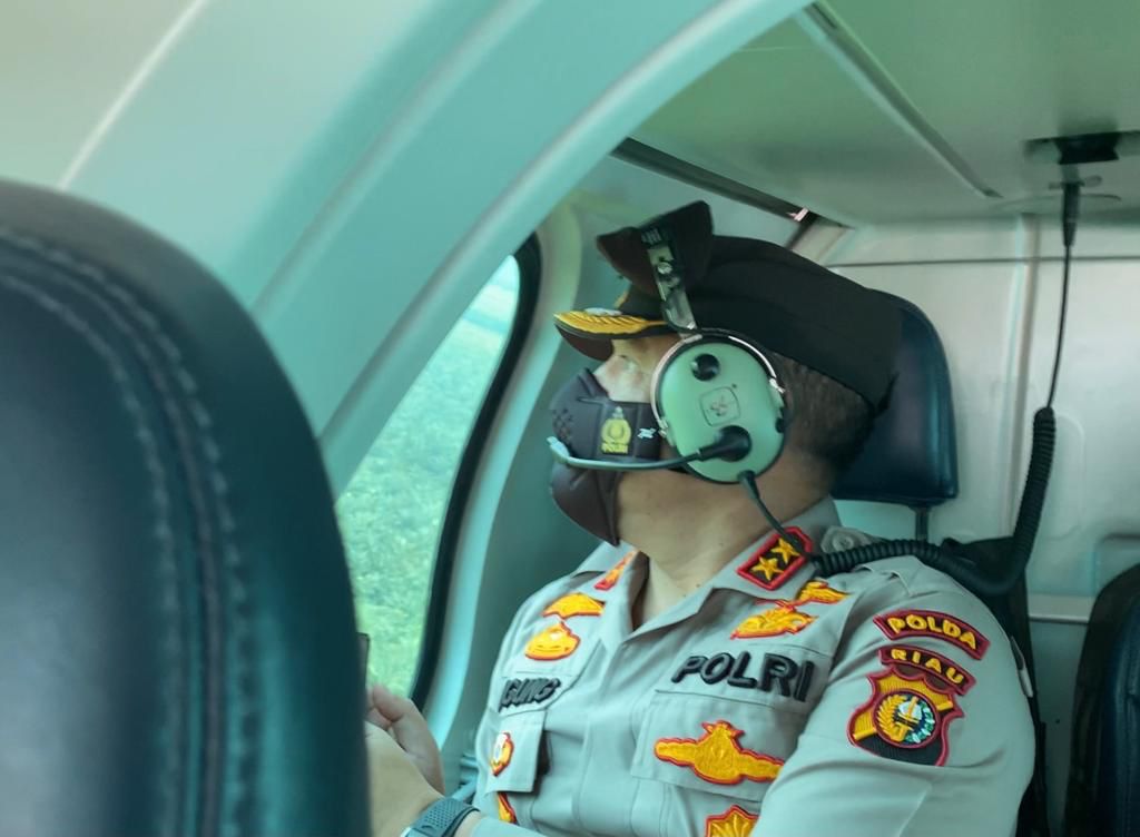 Kapolda Riau Irjen Pol Agung Setya Imam Effendi Patroli Udara