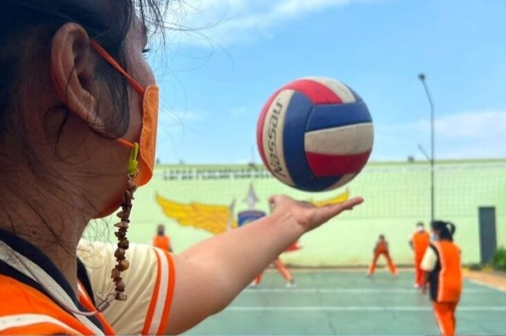 Kegiatan Olahraga Volly bersama di Lapas Perempuan Malang