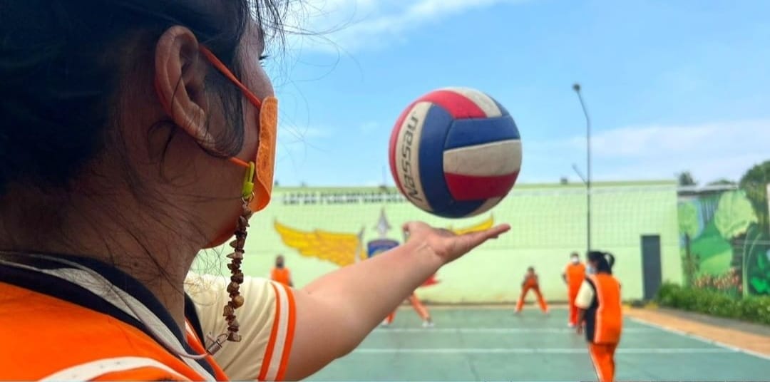 Kegiatan Olahraga Volly bersama di Lapas Perempuan Malang
