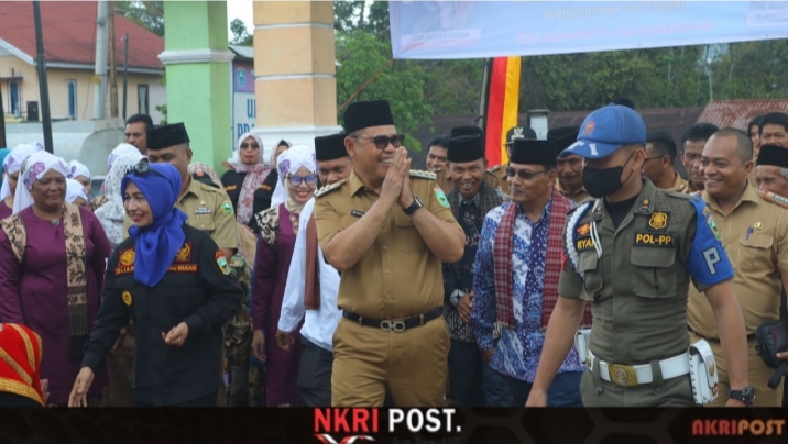 Bupati Solok, H. Epyardi Asda M. Mar saat temu ramah dengan masyarakat Nagari Koto Gadang Guguk Kecamatan Gunung Talang, Senin (7/11/2022).