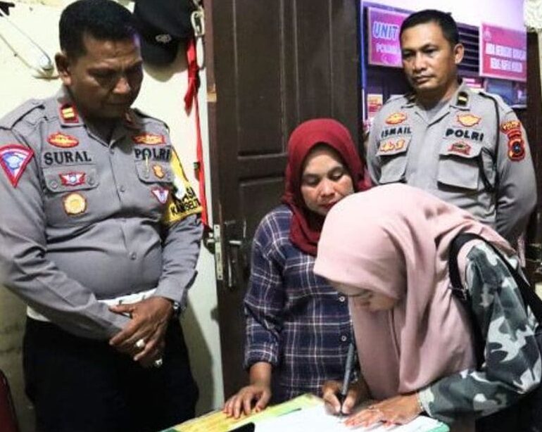 Kedua pelaku pembuat dan penyebar video ucapan tidak senonoh atau penghinaan terhadap institusi Polri diamankan Polres Agam